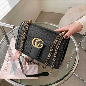 Billig 80% rabatt på handväskan Trendiga väskor Alligator Net Red Small Women's Single Niche Chain Messenger Code 561