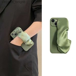 Capas de telefone celular lenço verde pulseira adequada para 14 capa de telefone crossbody corda iphone 13 silicone 12 promax capa dura mulheres q230915