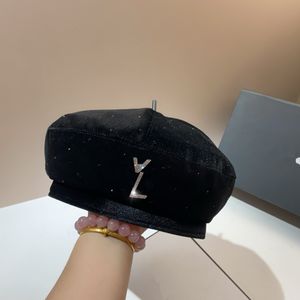 Top Quality Designer Boina Mulheres Carta Luxo Cashmere Chapéu Boina Senhora Viagem Ao Ar Livre Inverno Quente À Prova de Vento Férias Bonnet Caps Beanie Hat