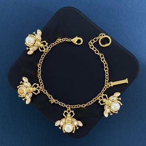 Luksusowa kobieca biżuteria złota bransoletka modna i prosta vintage pszczoła w połączeniu z perłowymi literami designowymi ozdobioną olśniewającą miedzianą bransoletką dla kobiet