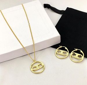 Ny designad triomphe Paris hänge halsband armband örhänge mässing guldpläterad kvinnor designer smycken set hxce02
