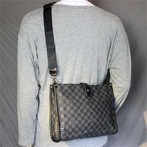 Chaopai couro genuíno ombro masculino com padrão xadrez ipad diagonal straddle saco para jovens mochila de negócios 3628 b60