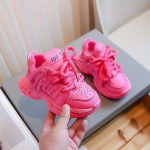 Sneakers 2023 Dziewczęta wszechstronna koronka Up prosta sprężyna sprężyna jesień chłopcy różowe różowe buty dla dzieci upuszczenie 230914