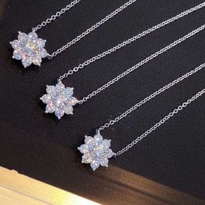 Designer Jewelry Necklaces Pendant Full Diamond Sunflower HW Necklace Womens Copper Plated Silver Light Designer Jewelry Luxury Small And Simple New Jewelry