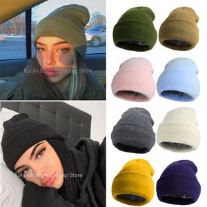 Beanie/Kafatası Kapakları Kış Sonbahar Kadın Şapkası Örme Beanie Erkek Kafatasları Beanes Sıcak gündelik saten astar şapka tığ işi beanie şapka kadın bülbeli kap 230914