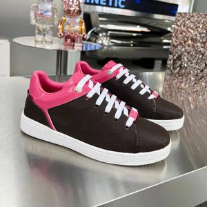 Designer 2023 Time out Scarpe casual fiore marrone Sneakers Scarpe da donna scarpe da ginnastica per ragazze Scarpe eleganti Fiori in rilievo di alta qualità Pelle di vitello Scarpe da ginnastica con plateau con lacci