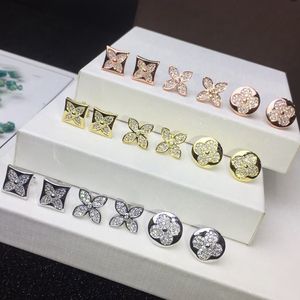 Ny designad Titanium Steel smycken V-Letter Four Leaf Flower Full Diamond Necklace Secondary Color Armband Fashion Earring Designer Smycken LV01310