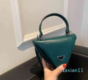 Designer Super Low High Capacity Tote Short Distance Business Trip Single Shoulder Triangle Autumn and Winter Bagage Bag