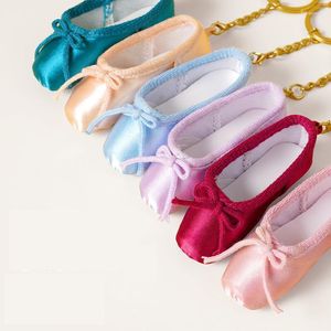 Keychains Handmade Mini Ballet Shoe Keychain Gift Satin Pointe Shoes Key Ring Schoolbag Bjd Doll Pendant Drop