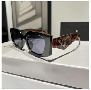 Mäns Desinger Solglass Classic Black Framed Sunglasses Lens med metalllogotyp för att köra eller resa Leopard White Black med låda