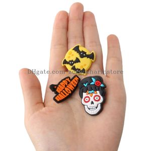 Sko delar tillbehör l halloween temat dekor charms pumpa häxa spöke fladdermus för armbandslogsandaler pvc charm parti gynna födelse ot7ug