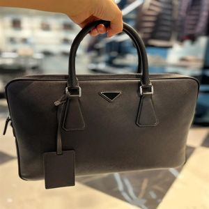 23ss Luxury Designer briefcases Men crossbody bag Large capacity Messenger Bags laptop Black Fashion handbag outdoor 39cm291Q