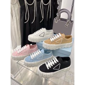 Naylon Luxurys Gabardine Ins Platform Kadın Ayakkabı Üçlü Black Beyaz Kırmızı Lady Moda Düz Rahat Çiniş Tuval Tasarımcıları Sneaker Kadın İyi Kaliteli Sneakers