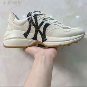 Rhyton sneaker män kvinnor casual skor designer hög kvalitet duk läder g mönster gummi ensam röd grön klänning mus våg mun tiger webbtränare 35-46 06g