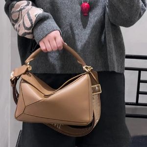 AAA Quality Luxury Tote Bag Genuine Leather Handbag Pillow Shoulder Bags Massager Crossbody Loeweebag Spliced Spain Handbag Embroidery Wide Shoulder Strap 24cm