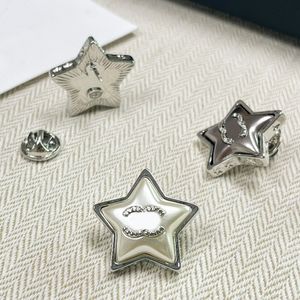 Brand Designer Jewelry Brooches Women Men Couples Luxury Crystal Copper Letter Star Brooch Suit Laple Pin White Gray Metal Christmas Gift Jewellery Accessories