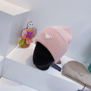 디자이너 Beanie Unisex Knitted Cap Wool 모자 클래식 컬러 여성 및 남성 블록 니트 스포츠 두개골 캡 여성 캐주얼 야외 런 K203U