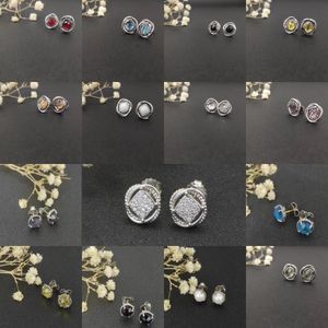 Orecchini a bottone con diamanti quadrati neri intrecciati Orecchini di design da donna di lusso Orecchini a bottone con zirconi rossi a quattro artigli Gioielli in argento 925 Regalo di San Valentino