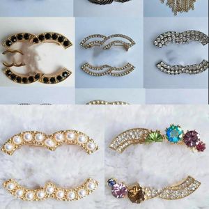 18 -karatowe litery platowane broszki kryształowy dhinestone kobiety luksusowe marka projektantka lady pearl mosiężna broszka brooch.