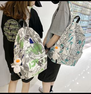 バックパック女性の新しい韓国のファッションパーソナライズされたグラフィティインスタイルカップル大容量旅行学生バックパック