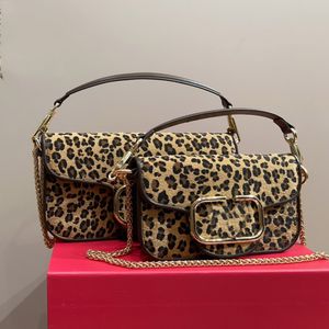 Baguette-Tasche mit Leopardenmuster, Damen-Kettentasche, Designer-Tasche, Handtasche mit Tragegriff, Umhängetasche, Mini-Geldbörse, Tragetasche, Clutch, Plüschleder, magnetische Hardware, Klappenschnalle