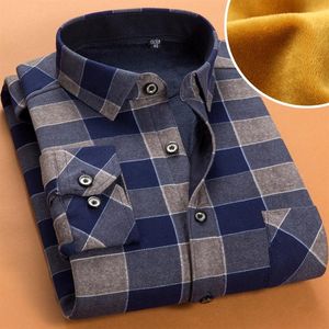Mäns casual skjortor vinter tjock sammet klänningskjorta för män långärmad rutig varm fleece foder mode mjuk flanell plus si237j