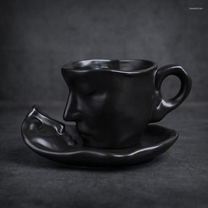 Muggar European Retro Bar Creative Gift Sculpture Par Mug Exquisite Matte Ceramic Coffee Cup Saucer Set