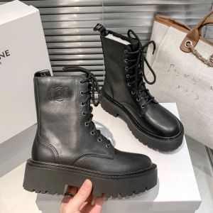 Channel Ankle Designer Bare Martin Boots Kurze Damen-Stiefeletten aus Leder in Schwarz und Weiß mit flacher Sohle