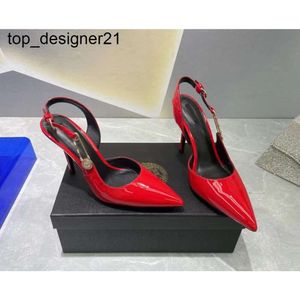Yeni Tasarımcı Topuklu Slingbacks Kadınlar Elbise Ayakkabı Lüks Güvenlik Pin Pompaları 100mm Patent Deri Yüksek Topuk Noktalı Ayak parmakları EU35-39 Elbiseler Kadın Yüksek Topuk