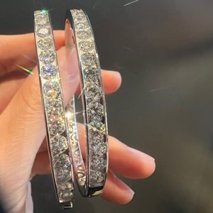 Europa och Amerika Fashion HotSale 925 Sterling Silver Bling Moissanite Diamond Armband Bangle for Women For Party Wedding Nice Gift