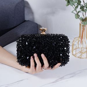 Kvällspåsar Kvinnor Fashion Luxury Sequin Beaded Banket Handväskor Kopplingar Damkedja Små axelväska Purses 230915