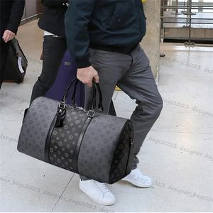 Designers mode duffel väskor lyxiga män kvinnliga resväskor läder handväskor stora kapacitet hållall.