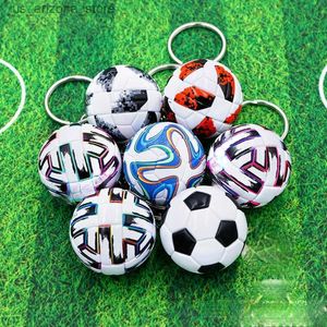 Keychains Lanyards Football Keychain Soccer Keyring Car Key Chains Bag hängsmycken gåvor Key Ring Sport Q230918