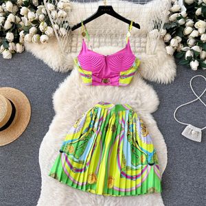 Vestido de duas peças verão férias barroco conjunto de duas peças feminino curto cinta de espaguete simples metal colheita superior corrente impressão mini plissado sk259j