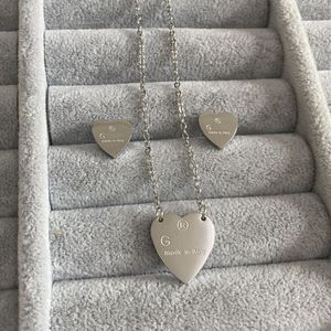 Collane con pendente a forma di cuore di marca di lusso color argento Orecchini con collana di amore semplice polacca alta Set di designer per donne all'ingrosso