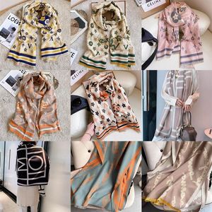 22Color Vintage Designer Letter Printing Cashmere Scarves Fashion Womens Famous High Quality Winter Tassels Wool Spinning Thicken 180b