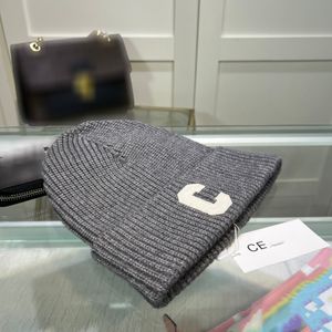 Cappello lavorato a maglia di lusso Celns Cappello a cuffia firmato Gioco all'aperto Materiale di prima classe comodo da indossare Il caldo addensato può essere regalato