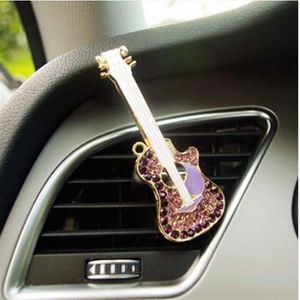 Clip per profumo per auto Diamante Forma di chitarra Modello Fragranza Deodorante per ambienti Uscita Decorazione per interni auto Accessorio Diffusore Ornamento289o