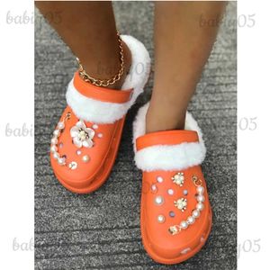 Slippare Nya designer Luxury Women Plysch Platform Sandaler med Charms Pearl Big Chain Slides Shoes With Hole Fluffy For Women tofflor Babiq05