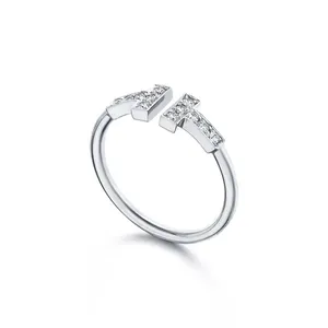 2023 Allas favorit nya stildesigner X-formad titanstål Silver Love Ring Cross mellan diamanter Män och kvinnor Rose Gold Jewelry Par Ring Gift With Box