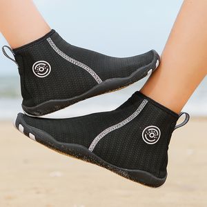 Yürüyüş Ayakkabı Dalış Çorapları Yüksek Üst Çıplak Ayak Su Ayakkabı Yüzmek Sandal Erkekler Plaj Aqua Ayakkabı Kadın Drenajı Gezgin Sneaker Fitness Sörf 230915