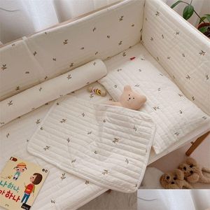 Sponde per letto Lenzuola per bambini in cotone trapuntato coreano Ciliegia Oliva Orso Ricamo Lenzuola per culla Lenzuola Paraurti Er Ding 220922 Drop Delivery Tappetino per bambini Dhgp4