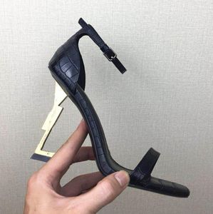 2023 Kadın Sandalet Yüksek Topuklu Lüks Tasarımcılar Ayakkabı Paris Elbise Klasikler Kadınlar 10 cm 7cm Topuklu Siyah Altın Altın Düğün Dipleri Boyut 35-43