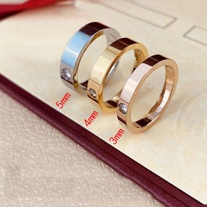 Kvinnor bokstav kärlek ring herr designer lyxband ringar par smycken titanium stål band mode klassisk guld silver rosfärg med diamanter storlek 5-11