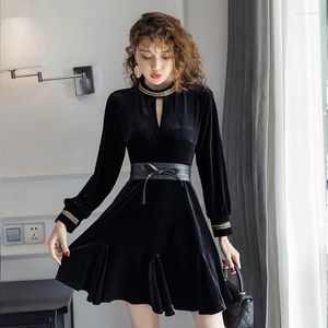 Abiti casual Mezza dolcevita di grandi dimensioni Abito in velluto nero Donna Mini A Line Autunno Vintage Inverno Fasciatura Donna Abiti Donna