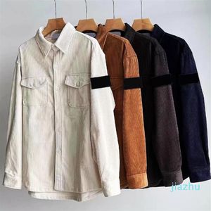 2022 남성 캐주얼 셔츠 코듀로이 두꺼운 셔츠 블라우스 줄무늬 셔츠 남자 버튼 배지 장식 플러스 크기 Fashi298z