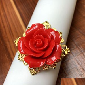 Pierścienie serwetki hurtowe- 50 sztuce Czerwony Kwiat Rose Dekor Złoty Pierścień Uchwyt obręczy Romantyczne ładnie wyglądające imprezowe dekoracja stolika Drop de dhr3a