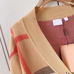 Tröja kvinnor Autumn Round Neck Rands Fashion Long Sleeve Women High End Jacquard Cardigan Sticking Sweaters Coats2024q