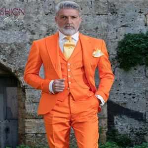 Модные оранжевые смокинги для жениха с пиковыми лацканами, мужские свадебные платья, отличный мужской пиджак, пиджак, костюм из 3 предметов, куртка, брюки, жилет Ti283z