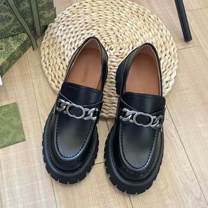 Designer kvinnor casual skor tjock botten växel märke triangel p loafers svart äkta lädersko ökar plattform loafers sneaker 03